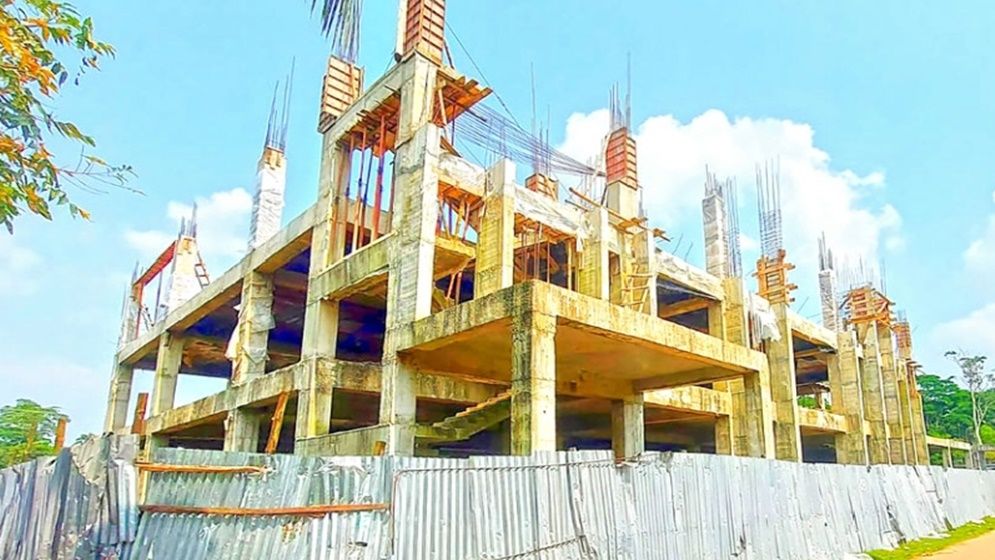 বামনায় ৬ বছরেও শেষ হয়নি মডেল মসজিদ নির্মাণ কাজ, মুসল্লিদের ক্ষোভ