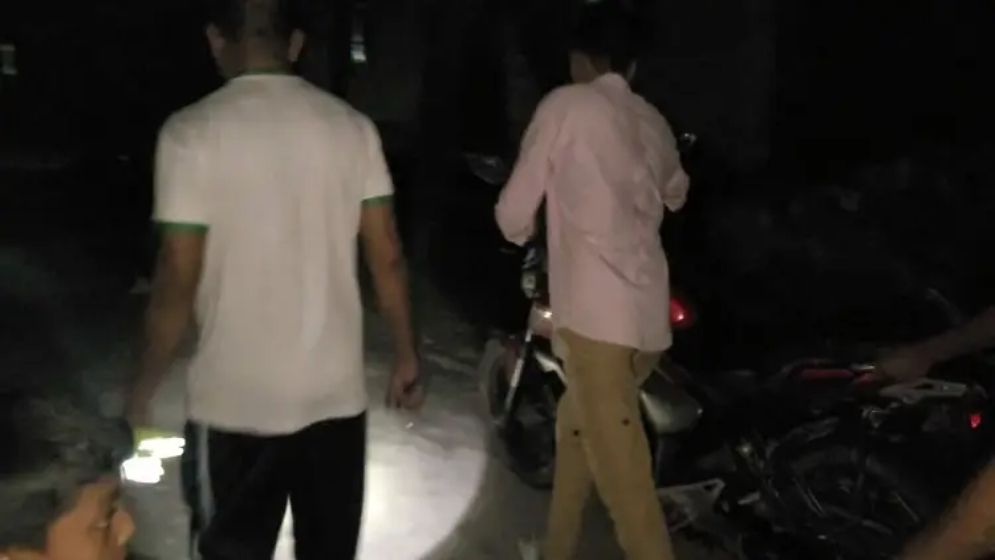 অবৈধ বালু উত্তোলন নিয়ে দুপক্ষের সংঘর্ষ-গোলাগুলি