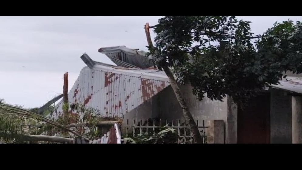 ১৩ সেকেন্ডের প্রলয়ে লণ্ডভণ্ড ঠাকুরগাঁও