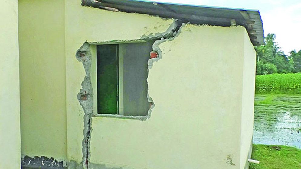 মুজিববর্ষের ঘরের নামে লুটপাটের মচ্ছব